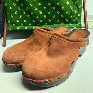 Leather orange suede mule clogs. Size 8 1/2. Giana Bini